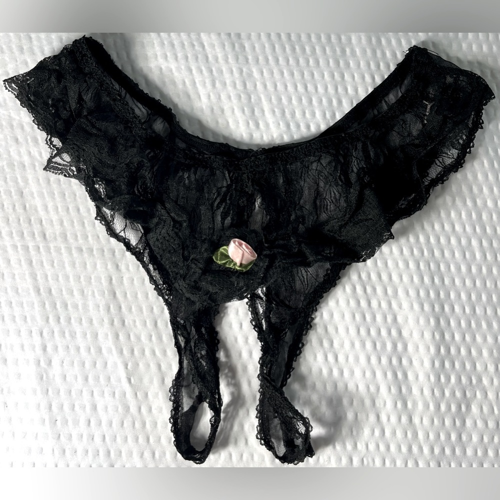 JK2750- Open Crotch Lace Panty With Pink Rose. (NWOT)